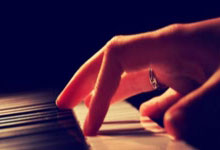 纽卡举行英联杯夺冠游行，约20万球迷参加.